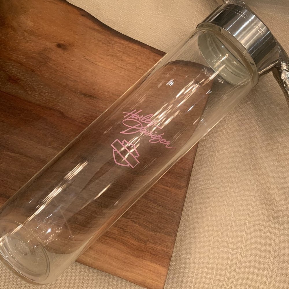 Harley-Davidson glass water container w. pink logo